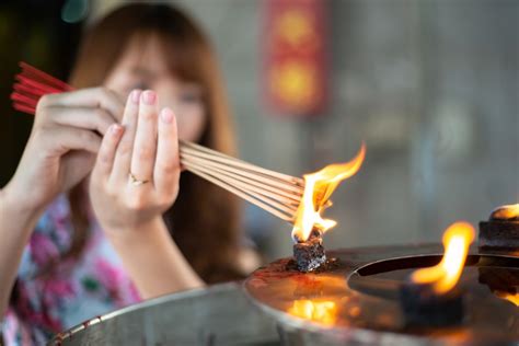 燒香長短不一|習俗百科／香的長短不一樣！祭神、拜祖先有區別 